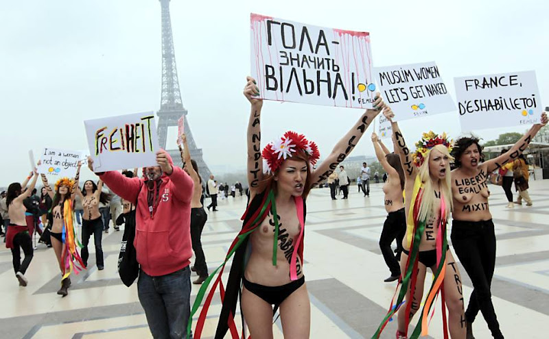Femen in Paris april 2012