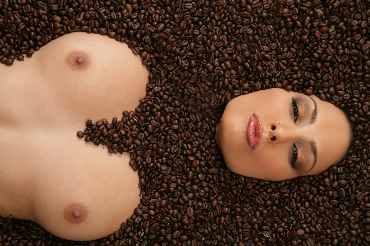 Кофе грудь эротика